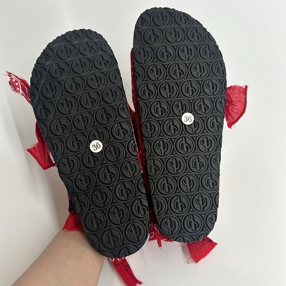 ARIZONA LOVE BANDANA PRINT SANDALS - Picture 12 of 12